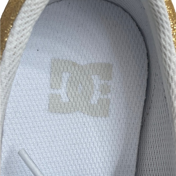 DC Women Trase Platform
Casual Shoes Gold US Size 8.5
NWB Metallic Fabric - Picture 8 of 12